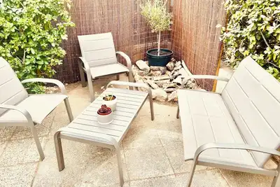 Image de Maison bord de mer (1ère ligne) et proche zone naturelle avec grande cour