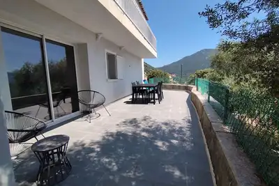 Image de Appartement à la campagne, à 5 minutes des plages, belle terrasse!