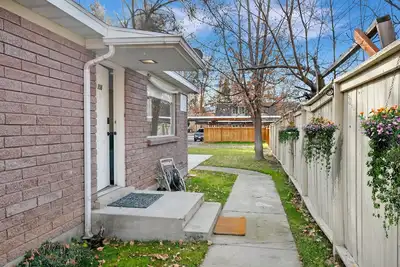 Image de Downtown Provo Mid-Century Modern Hideaway