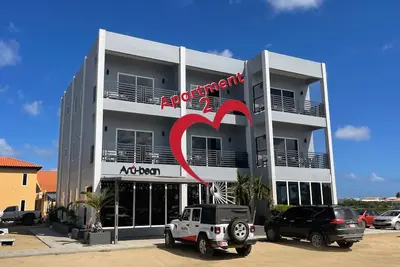 Image de Luxury 1-Bedroom Apartment; Walk to the Beach!