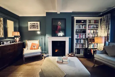 Image de Chic 2-Bed Cottage with an Office, Garden, Parking, Pet-friendly, London 30 min