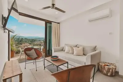 Image de Vista Verde: Rooftop pool, pets, and near beach