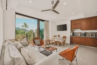 Image de Bright, modern retreat in La Esquina, San Pancho