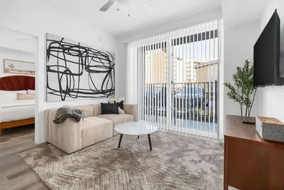 Lodgeur | Modern 2br w/ open living | Denton