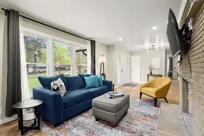 Image de 3-bedroom house in lovely Atlanta with with Private Fenced Large Backyard