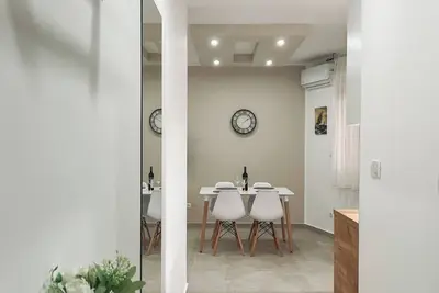 Image de comfort 1bdr apartment with private parking Iii-Iv