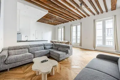 Musée du Louvre – Centre de Paris – Moyenne durée