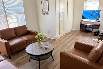 Image de Modern 2-bedroom townhome in Greenwood, Sc where comfort meets convenience.