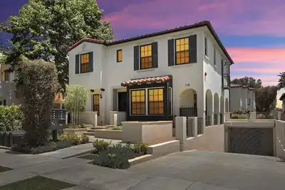 Luxury Charming Pasadena Townhome in Prime Spot!