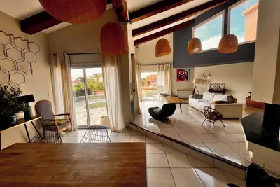 Spacious family home, private pool