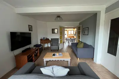 Image de La Cabine de Plage - Maison 3 chambres & jardin à 1 minute de la plage!