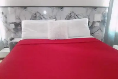 Image de All room have a bar fridge, Smart Tv with LiveTV and unlimited movies.