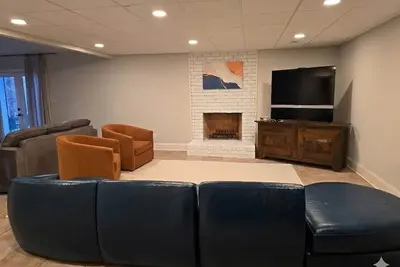 Image de South Charlotte suite, workspace, parking, kitchen