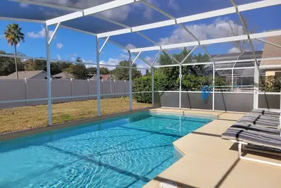 Image de 655 – 5-Bed Home with Private West-Facing Pool in Gated Resort Near Disney!