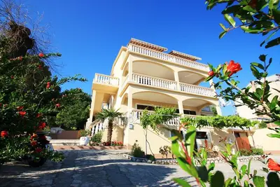 Image de Appartement confortable à seulement 350 mètres de la plage avec vue panoramique et acceptant les animaux domestiques