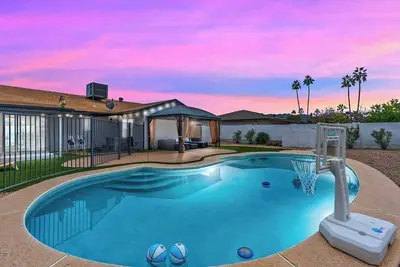 Image de Pool, IceBath, Mini Putt, Patio | Downtown Phoenix