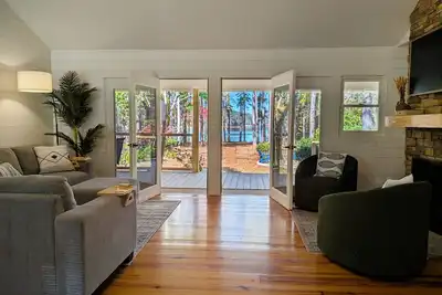 Image de Lakefront Masters Retreat: Newly Renovated