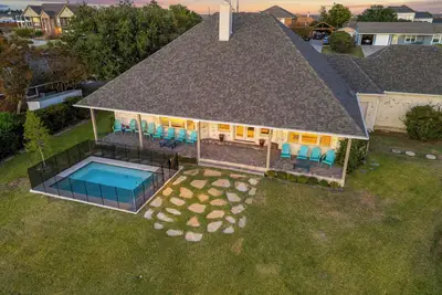 Image de Ocean Views Lakefront with Saltwater Pool