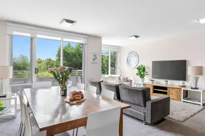 Image de Pt Grey Escape - Modern coastal apartment