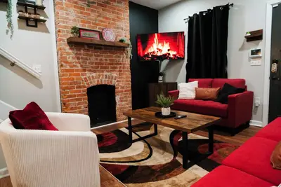 Image de Buckeye Duplex / Entire Duplex with Epic Game Room & cozy Fire Pit