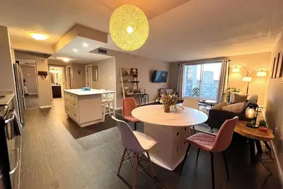 Image de The Lux Boutique Suite - Downtown Condo