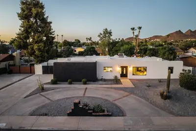 Image de Phoenix Oasis ~ Pool, Hot Tub, Fire Pit, Mini Golf