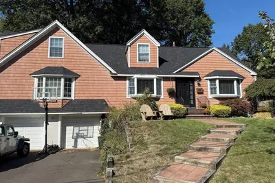 Image de World Cup: Spacious 4-bedroom house 12 miles from Met Life Stadium/walk to train