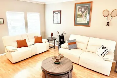 Image de The Club House! Sparkling Clean 2 Br 2 Bath townhome In The Heart of Midland!