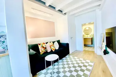 Image de Light-flooded Scandinavian loft