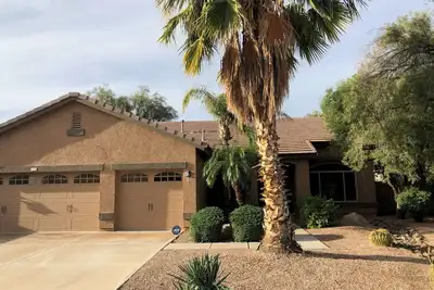 Image de 3-bedroom house in Gilbert with cool Ac comfort, pool and located on golf course