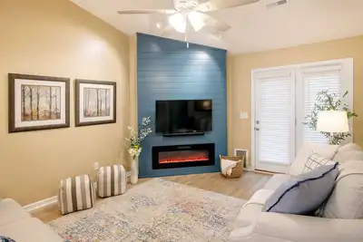 Image de Modern King, Minutes from Lake Murray, Workstation & Coffee Bar, Bbq Patio