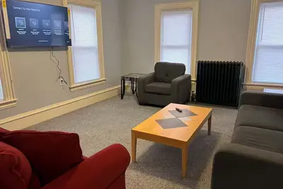 Image de Comfortable retreat~step into downtown ~3bdr/1ba