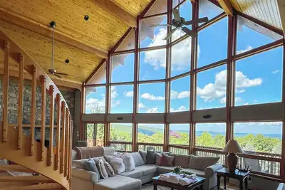 Image de Walk to Winery+Brewery, hot tub and movie theater