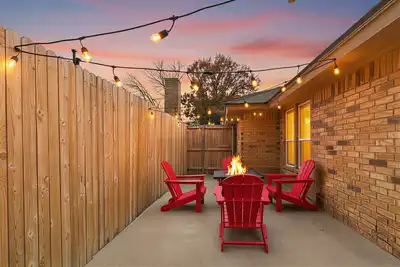 Relaxed Lubbock Home w/ Workspace & Full Kitchen