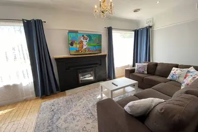 Image de Spacious 1940s Bendigo Home Hamptons Heritage Reno