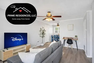 Image de 5 Min to Fort Sill• Free Wifi & Streaming• Large Yard• Spacious Modern Home!