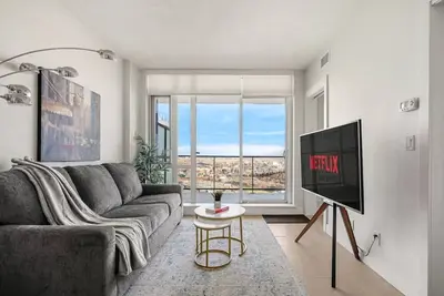 Image de 31st Fl Elite Suite »Sleep »4 »Parking »Stampede