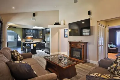 Image de Carson Retreat Near Lax, SoFi Stadium & Beaches