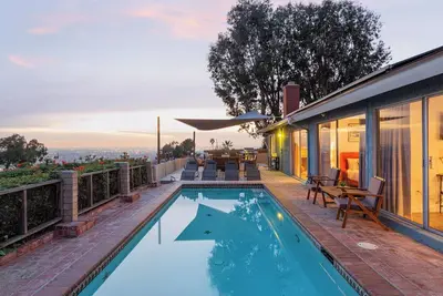 4br Modern Sunset Home w/ Outdoor Deck, Heated Pool & Bbq