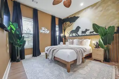 Image de Disney-Inspired 6br Retreat | Hot Tub, Game Room, Sleeps 14