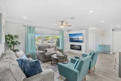 Image de Family-Friendly Melbourne Home: Large Pool Table, Screened Patio & Fenced Yard! 🌴