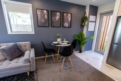 City Central Hideout! Modern Comfort in Cbd