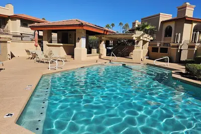 Modern Oasis in Tapatio Cliffs 2br/ 2Bath w/ Pools, Views & Prime Location