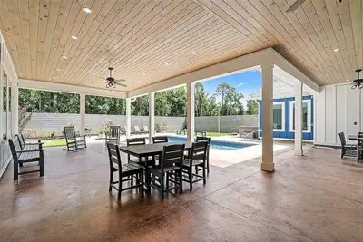 Image de Large Lux Home, Private Pool, Spa, Backyard, 6 Bdrms, Beach, Wharf, Owa 15 Mins Away,