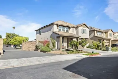 Spacious 5-bedroom house in Riverside