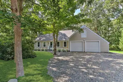 Newly Renovated Classic Cape close to everything!