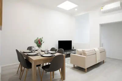 Image de Spacious 3br Glebe House w Yard & Free Street parking. Walk to Fish Market.