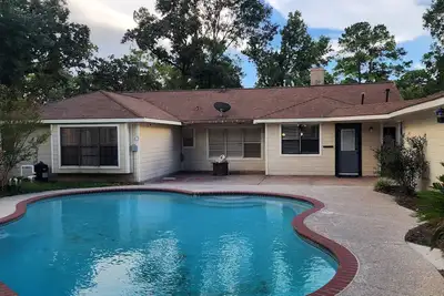 Image de Delightful 4-bedroom spacious house, w/pool, in charming North Cypress