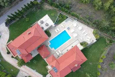 Image de Semidetached villa with a large garden, perfect for relaxing moments by the pool