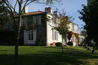 Image de Maison de vacances « Logis Vendéen, 40 min de la mer »  14pers -  piscine, terrasse et Wi-Fi